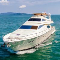 Моторная яхта Ferretti 80